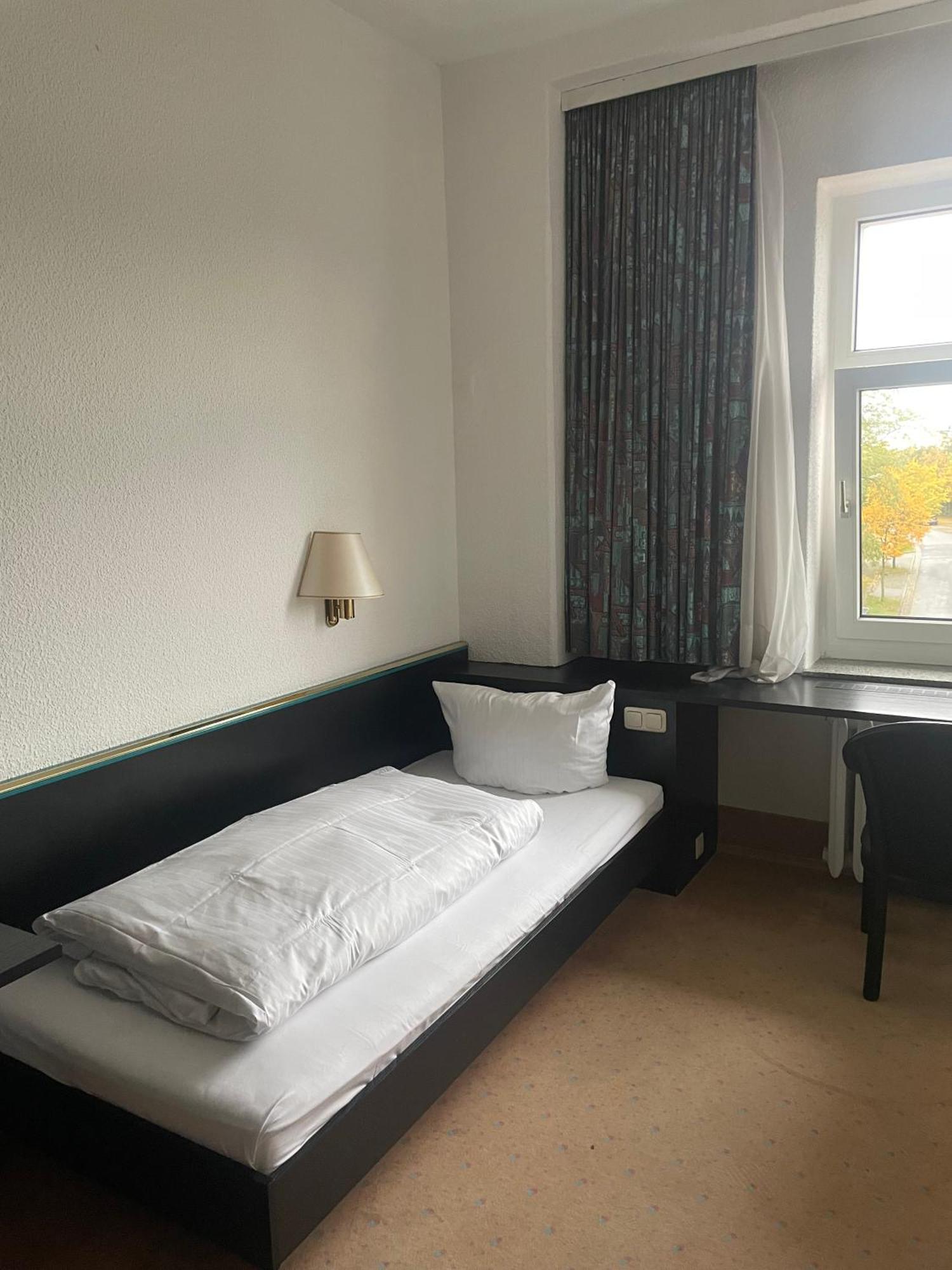 Hotel Bitterfelder Hof Exterior photo